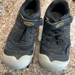 keen water shoes fits shoe size 3 kids one shoe needs new laces used as shown